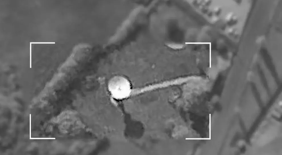 一中国女子在法国乡间院中安装巨型卫星天线，被指从事间谍活动（图） - 1