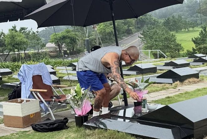 大S墓碑竟是无名碑！具俊晔把情侣纹身刻碑上，墓碑成爱情纪念品（组图） - 21