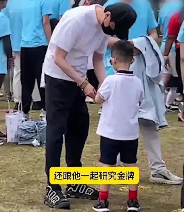冯绍峰与女友一起逛商场，她的真实身份被扒出（组图） - 17