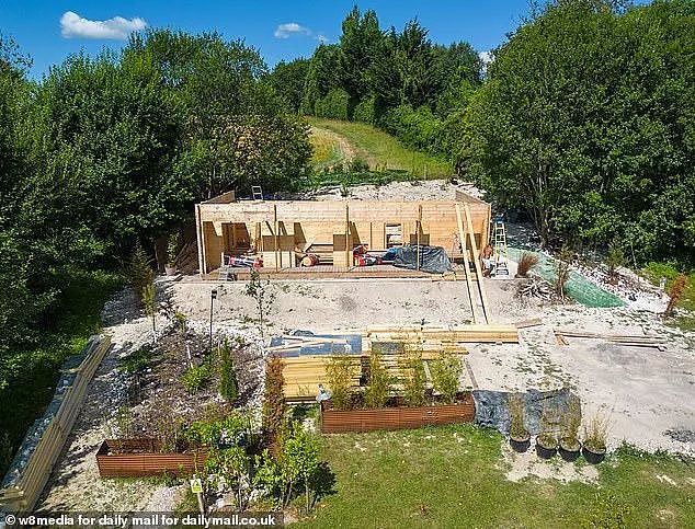4.5万英镑打水漂！英国一对夫妇买地建小木屋，结果被判拆除，气哭了！（组图） - 5