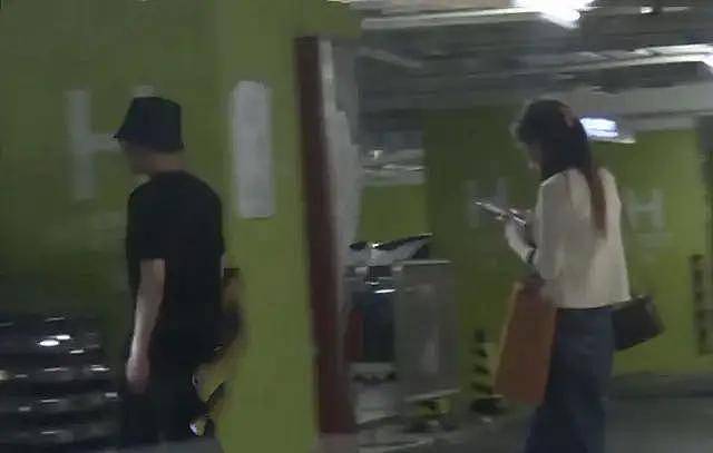 冯绍峰与女友一起逛商场，她的真实身份被扒出（组图） - 2
