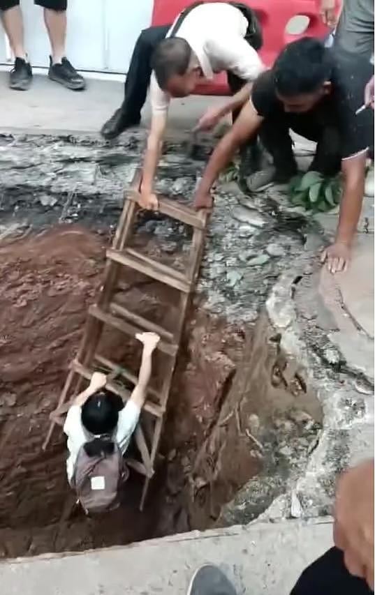 “萝卜快跑”掉进3米深施工坑,女乘客懵圈“自动驾驶失灵了?”客服:安全是无人驾驶第一准则(组图) - 3