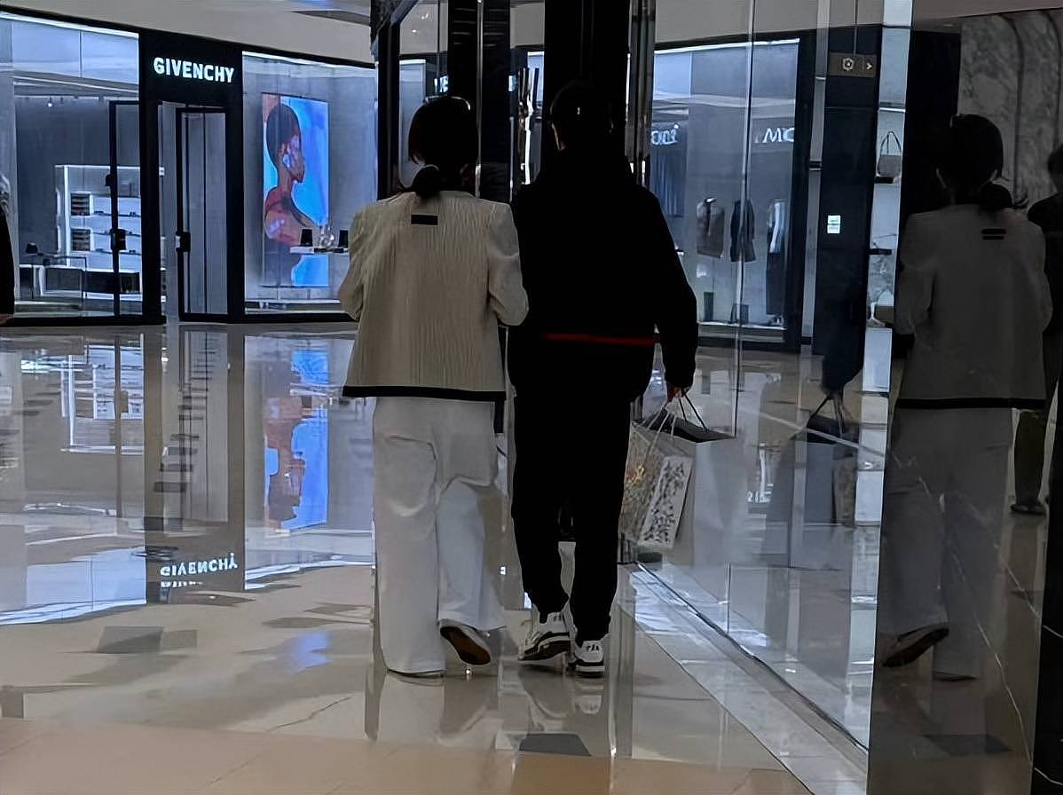 许嵩冯禧被曝秘密结婚！男方家人正筹备婚礼，妈妈曾点赞催婚评论（组图） - 18