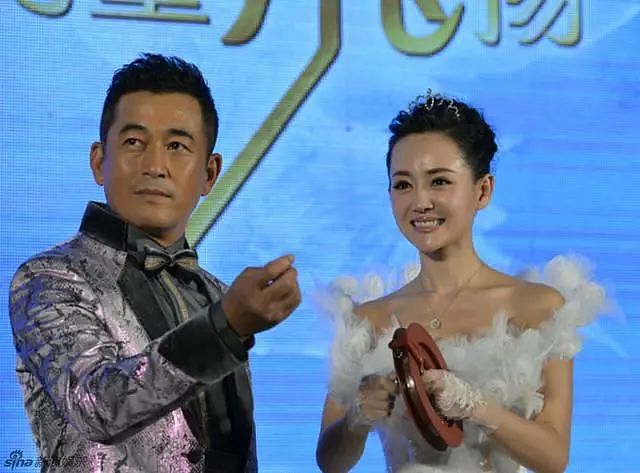 知名男星又娶二奶！大小老婆同住一屋，出轨妖艳女演员，60岁被曝偷养三奶？（组图） - 24