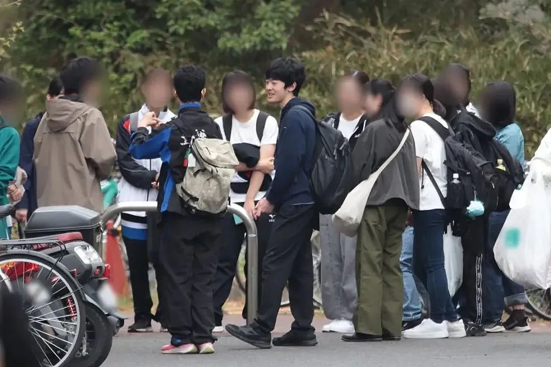 悠仁王子放飞自我，玩社团过夜生活？憋了18年爽了，但警卫要疯了...（组图） - 1