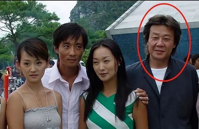 知名男星又娶二奶！大小老婆同住一屋，出轨妖艳女演员，60岁被曝偷养三奶？（组图） - 21