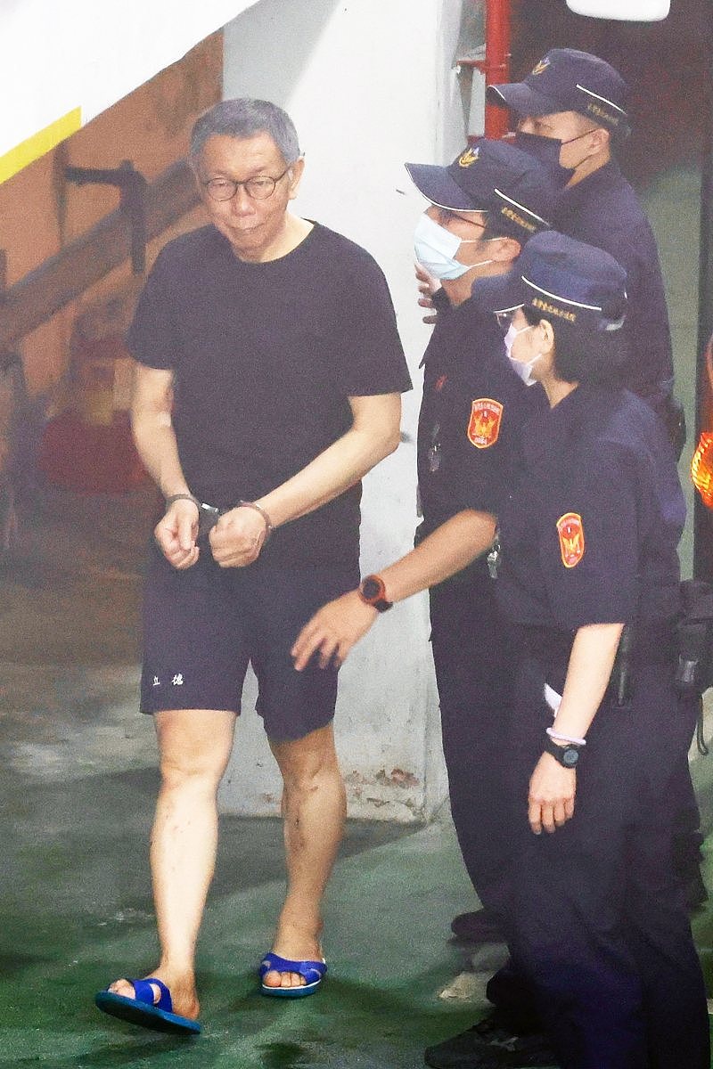 柯文哲失控了！在法庭内用水杯丢检察官，大爆粗口画面曝（视频/图） - 1