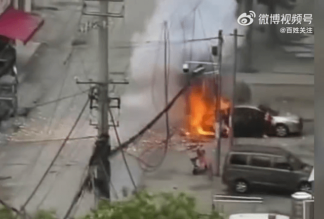 高压电线从天而降!河南路人触电身亡,车辆爆炸烧毁恐怖画面曝(视频/组图) - 1