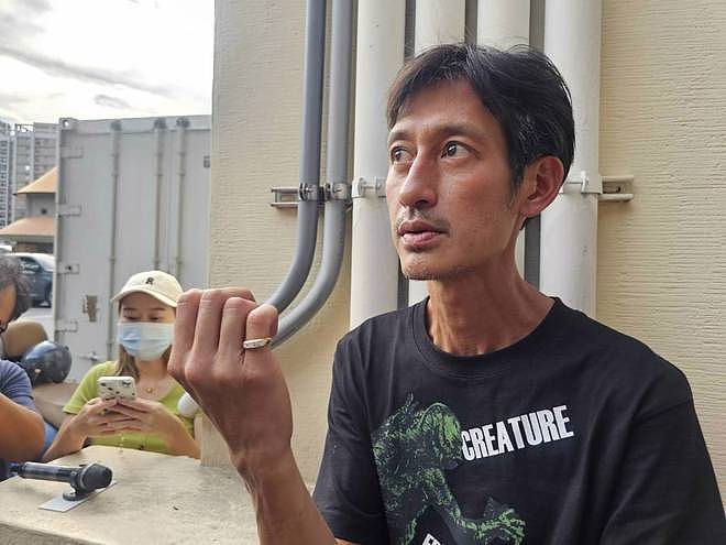 艺人唐治平精神病复发，街上疯狂甩头无人管，又瘦又可怜（组图） - 1