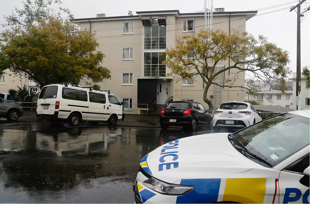 整栋封锁！奥克兰Parnell一女子深夜离奇身亡，警方连夜进驻，展开调查，呼吁民众提供相关线索（组图） - 1