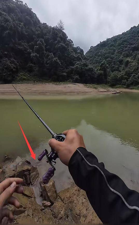 重庆网红“谈二娃”因钓鱼溺亡，年仅25岁，生前调侃一语成谶（组图） - 15