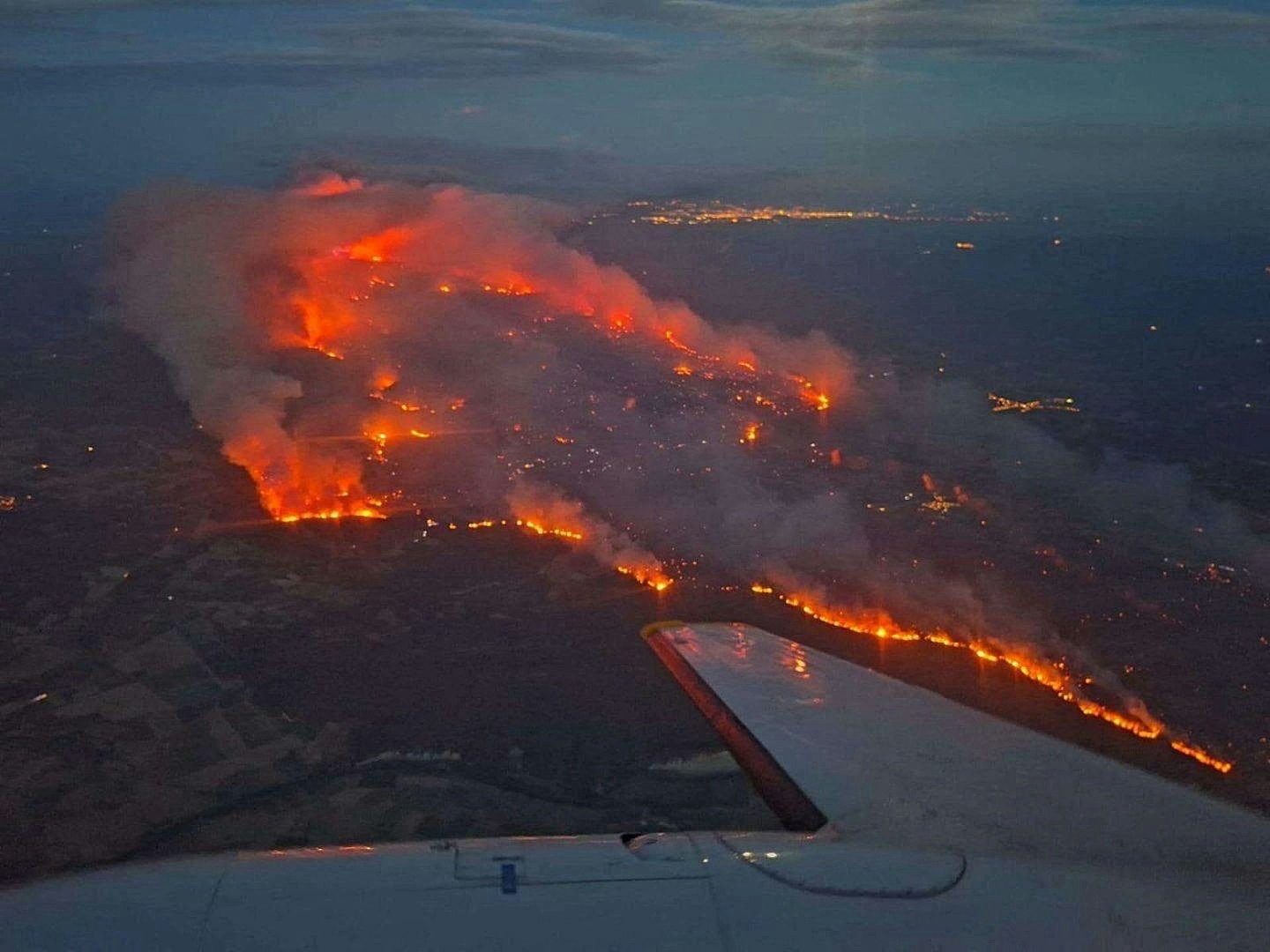 法国南部爆近80年来最严重山火！烧毁1.6万公顷土地，规模超巴黎（组图） - 5