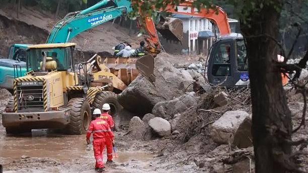 甘肃兰州榆中县强降雨引发山洪灾害,造成10人遇难、33人失联(组图) - 1