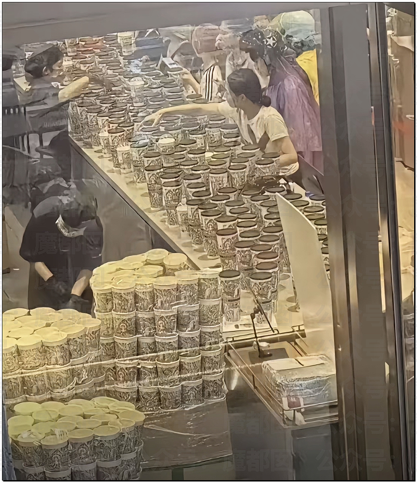 热搜第一！秋天的第一杯奶茶搞到多地爆单！辱骂殴打暴力频发（组图） - 22