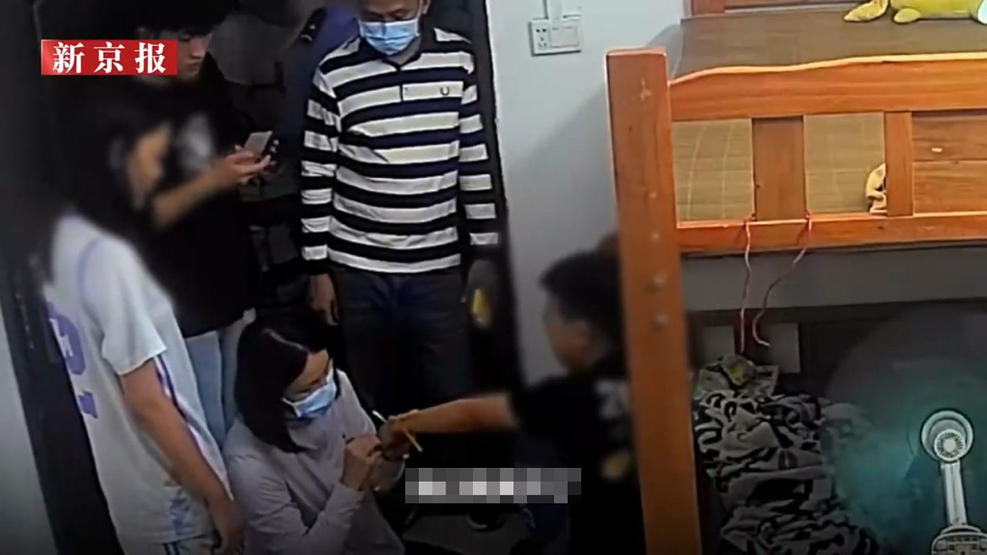 广东2童凌晨遭上门抽血惹议！当地：合法合规，排查基孔肯雅热（视频/组图） - 2