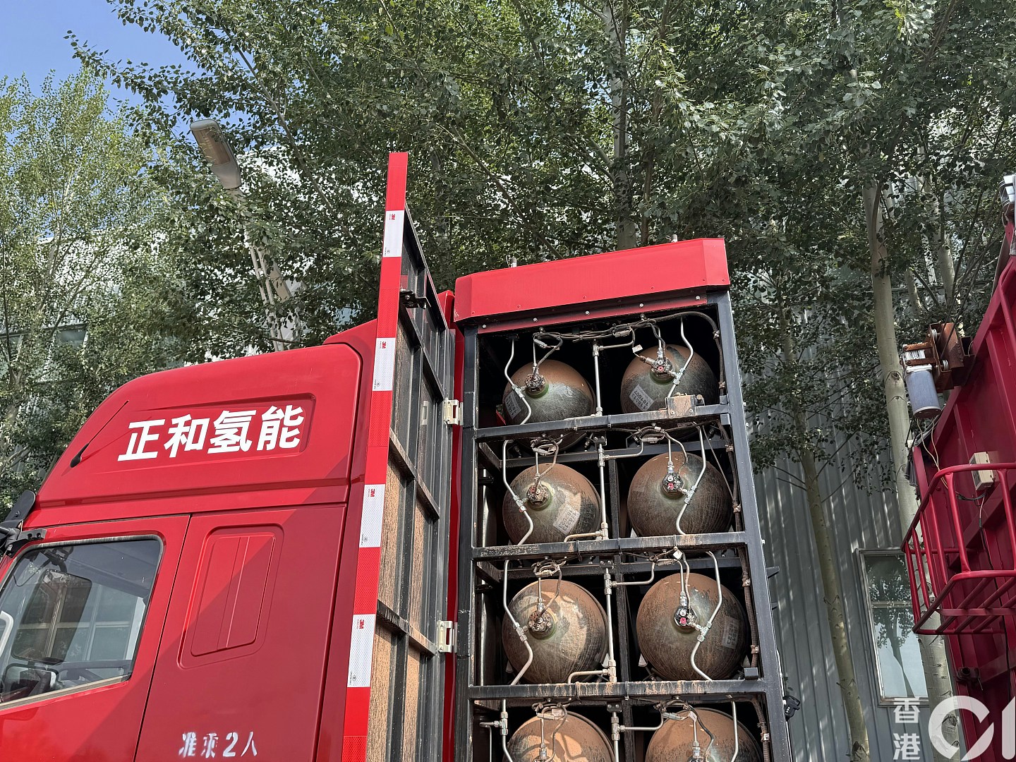 人均GDP一度超香港!外媒口中“鬼城”靠风光破资源诅咒(组图) - 8