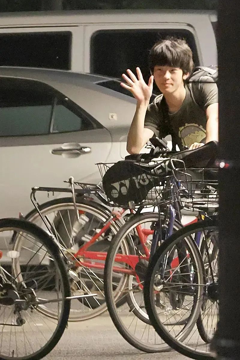 悠仁王子放飞自我，玩社团过夜生活？憋了18年爽了，但警卫要疯了...（组图） - 7