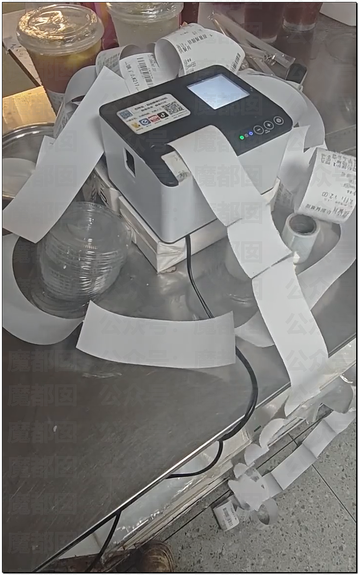 热搜第一！秋天的第一杯奶茶搞到多地爆单！辱骂殴打暴力频发（组图） - 12