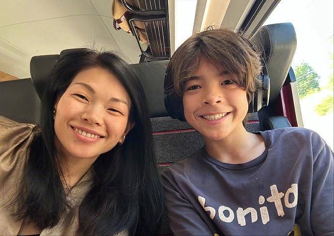 超模吕燕一家三口度假，大20岁法国老公露脸，混血儿子又高又帅（组图） - 8