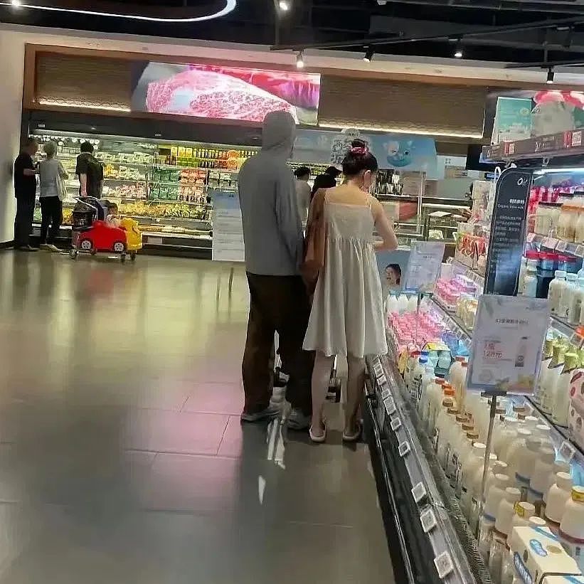 离了婚却比结婚时更黏糊?这对明星夫妻的操作让人看不懂(组图) - 4