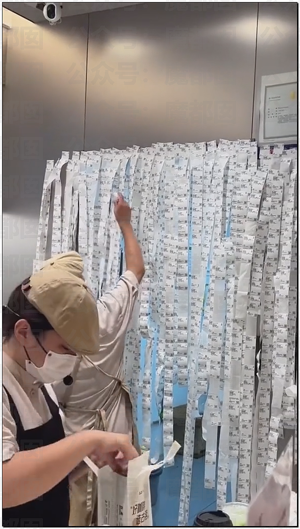 热搜第一！秋天的第一杯奶茶搞到多地爆单！辱骂殴打暴力频发（组图） - 16
