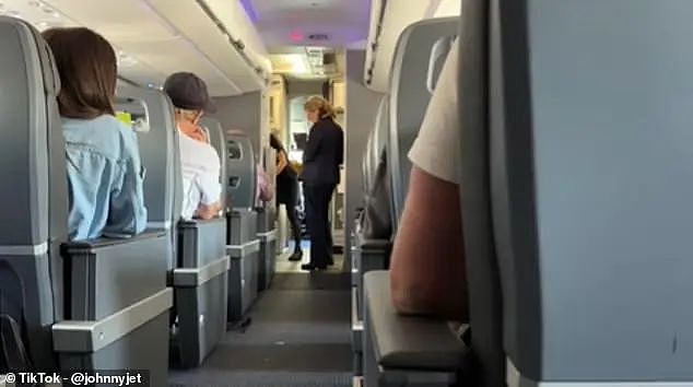 震惊!美国航空机长凭“直觉”突然宣布拒飞,全机乘客鼓掌,2百万网友疯狂点赞(组图) - 2
