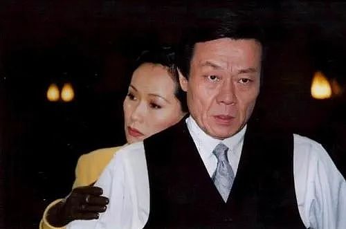 知名男星又娶二奶！大小老婆同住一屋，出轨妖艳女演员，60岁被曝偷养三奶？（组图） - 6