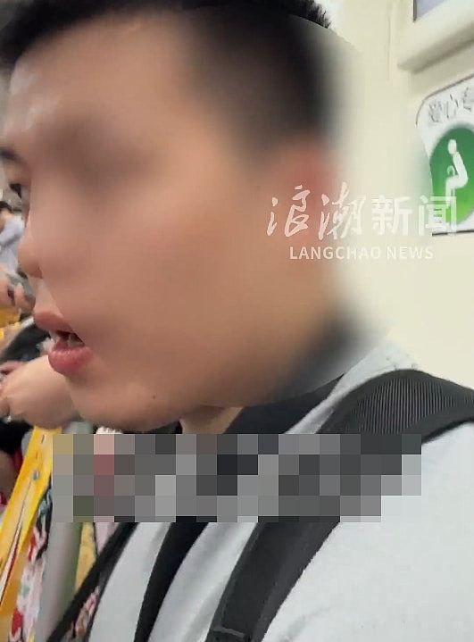 上海地铁男子辱骂乘客“乡下人”!叫对方滚出去,还用英文爆粗口(视频/组图) - 3