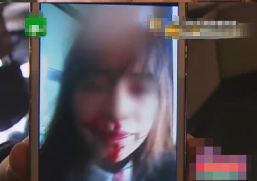 女生和富豪签“主仆契约”当玩物：出门牵狗绳遛自己声称是主人的任务看傻我了...（组图） - 19