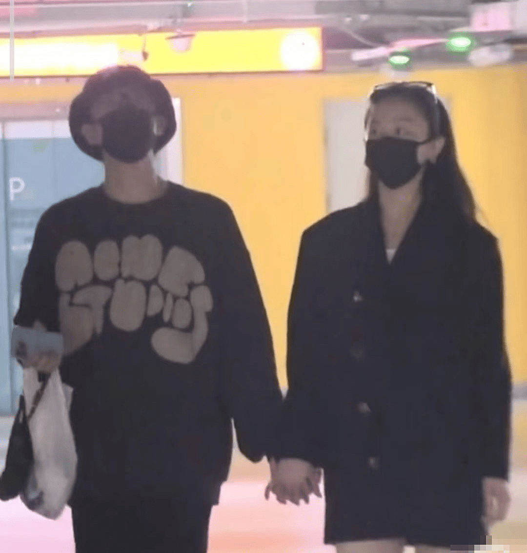 许嵩冯禧被曝秘密结婚！男方家人正筹备婚礼，妈妈曾点赞催婚评论（组图） - 19