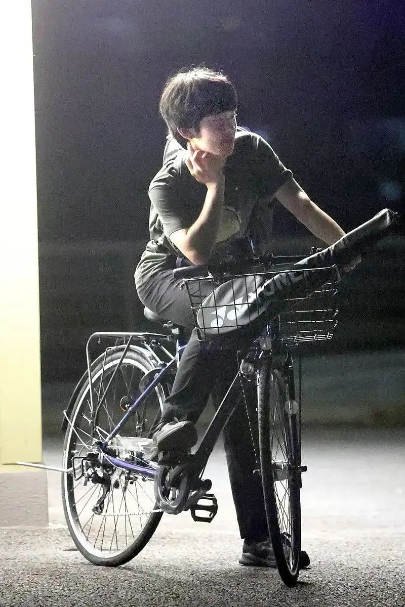悠仁王子放飞自我，玩社团过夜生活？憋了18年爽了，但警卫要疯了...（组图） - 2
