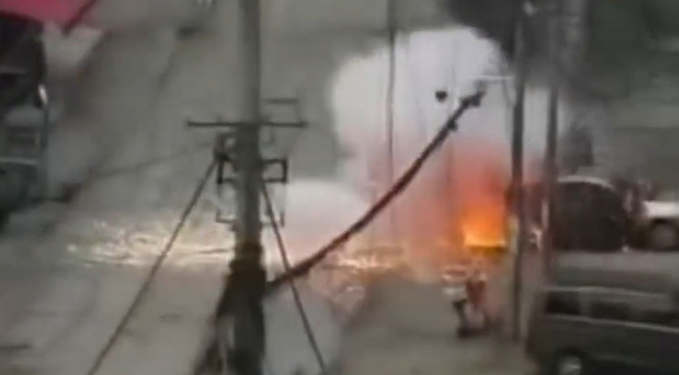 河南高压线突掉落途人触电亡,附近私家车亦爆炸起火(视频/组图) - 4