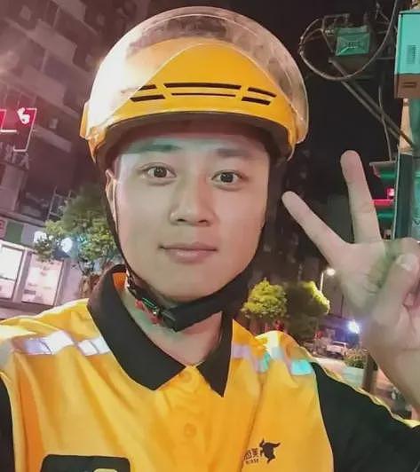官媒定调,多地允许公务员兼职送外卖,什么信号(组图) - 1