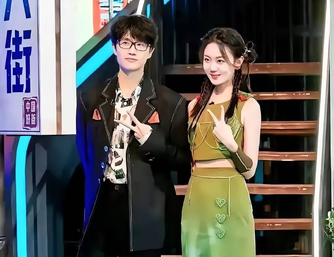 许嵩冯禧被曝秘密结婚！男方家人正筹备婚礼，妈妈曾点赞催婚评论（组图） - 1