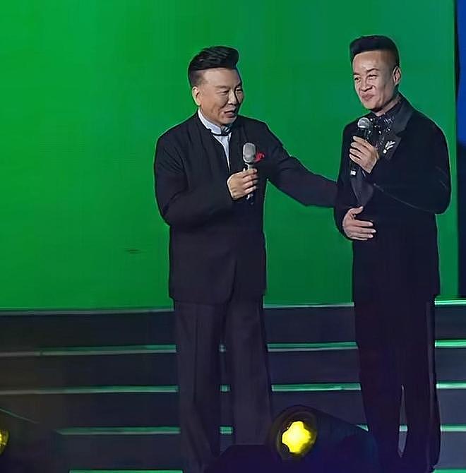 阎维文晚节不保,67岁开演唱会捞金,恶评如潮,他却扬言回报家乡(组图) - 6