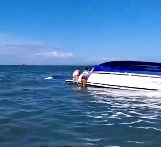 巨浪掀翻大型游船，2名中国游客死亡！澳媒预警：立即取消巴厘岛计划（组图） - 8