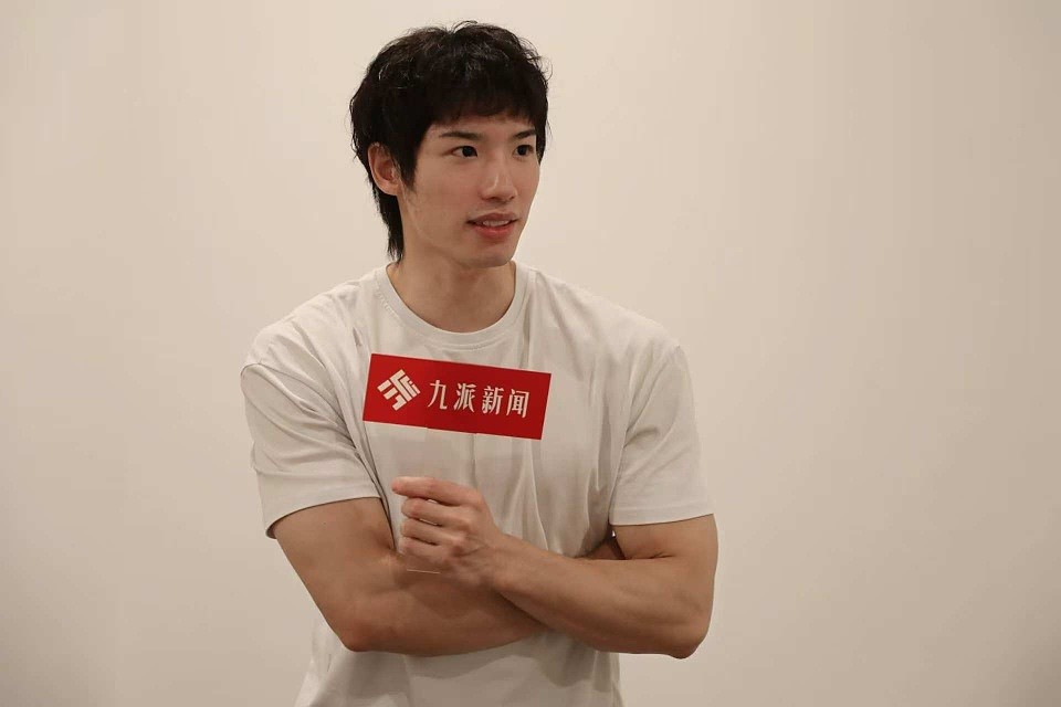 武汉“男美人鱼”走红,本人受访:暑期月薪近万元(组图) - 2