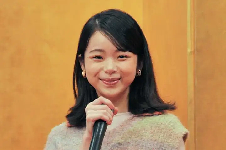 日本“最富独生女”要嫁杀猪盘法制糊咖？独享明星父母亿万财富却未婚先孕死守渣男，网友：没苦硬吃（组图） - 8