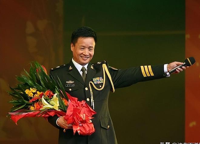阎维文晚节不保,67岁开演唱会捞金,恶评如潮,他却扬言回报家乡(组图) - 2