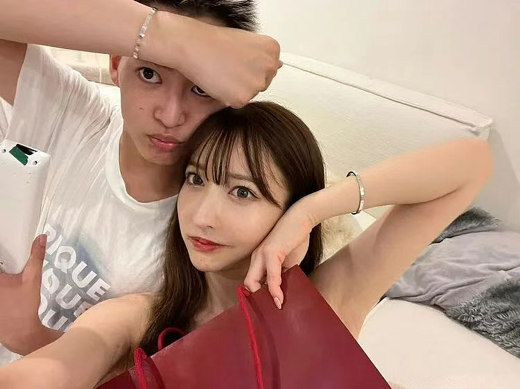 日本“最富独生女”要嫁杀猪盘法制糊咖？独享明星父母亿万财富却未婚先孕死守渣男，网友：没苦硬吃（组图） - 17