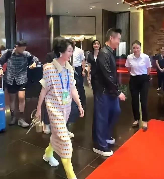 阎维文晚节不保,67岁开演唱会捞金,恶评如潮,他却扬言回报家乡(组图) - 25