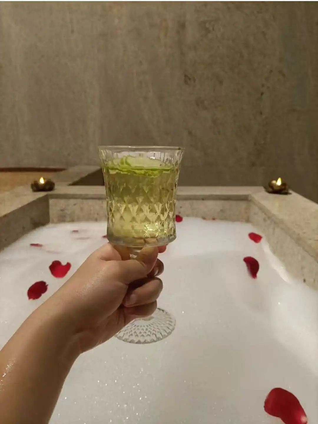 中产最体面的崩溃方式：去酒店健身（组图） - 40