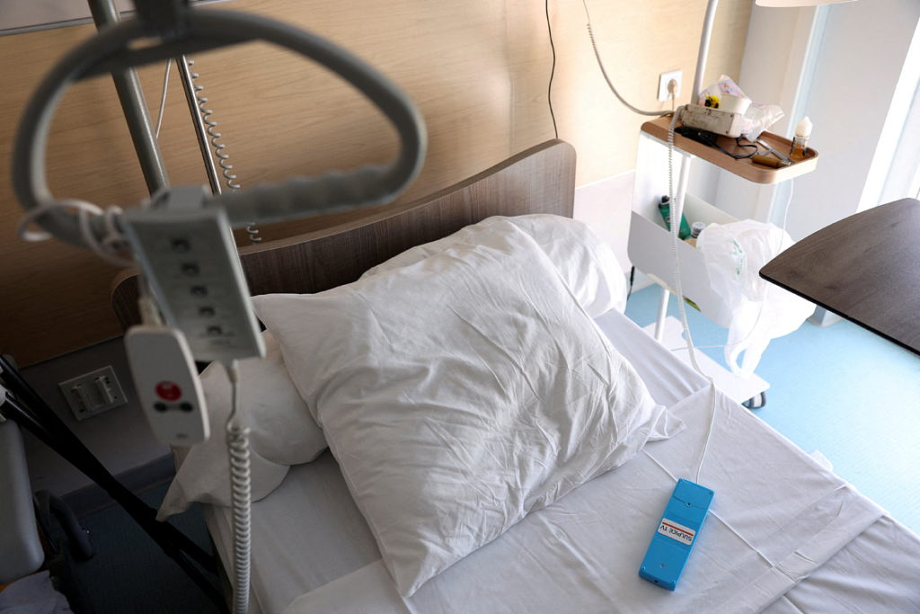 亲妈出门旅游竟“变成骨灰”被寄回家？英女子怒告安乐死机构：未经同意杀了我妈（组图） - 10
