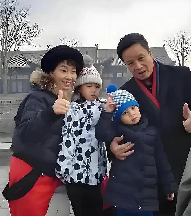 阎维文晚节不保,67岁开演唱会捞金,恶评如潮,他却扬言回报家乡(组图) - 23