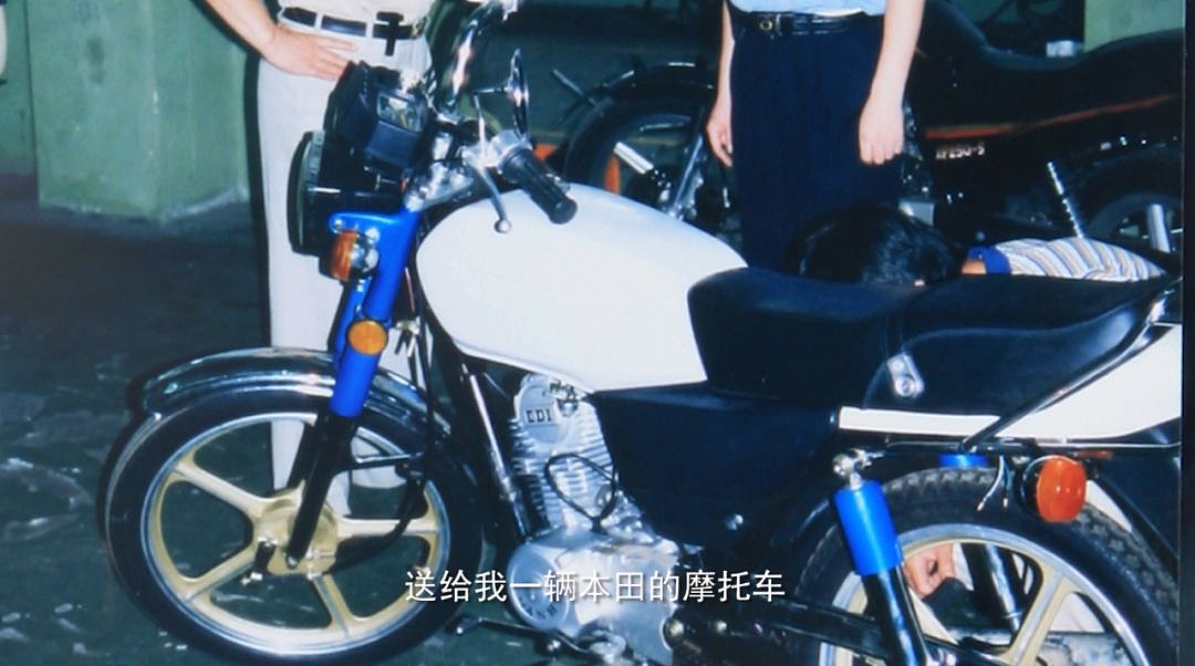 开拖拉机的姑娘，执掌千亿商业航空帝国（组图） - 3