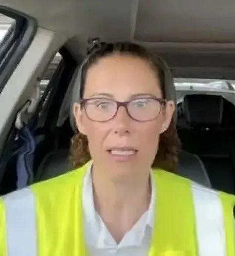 这届父母都是狠人!度假到机场发现忘带孩子护照,竟把娃扔机场(组图) - 2