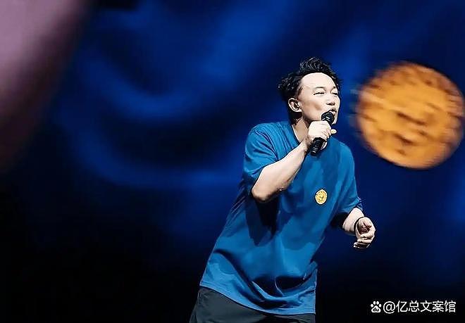 陈奕迅澳门演唱会捂胸干呕，自曝焦虑症停药后失控，粉丝求停演（视频/组图） - 3