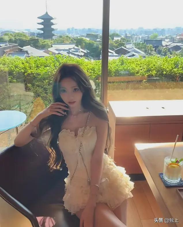 王思聪女友身材太哇塞了,国外穿“胸衣”出门,女生都忍不住心动(组图) - 6