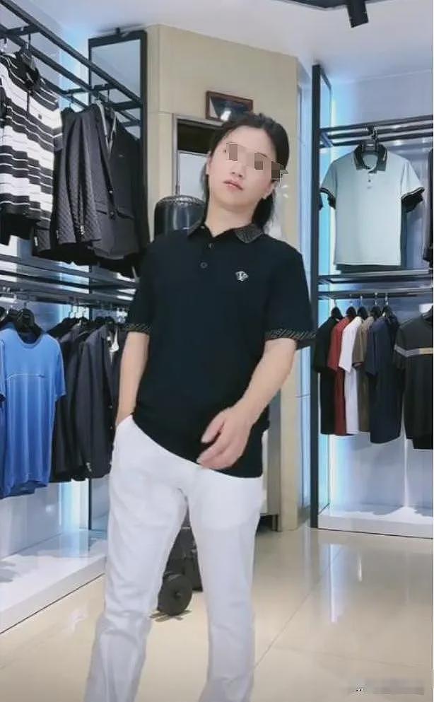 “女生”在线带货一不小心上身走光,看清颜值和身体后所有人傻了...(视频/组图) - 1
