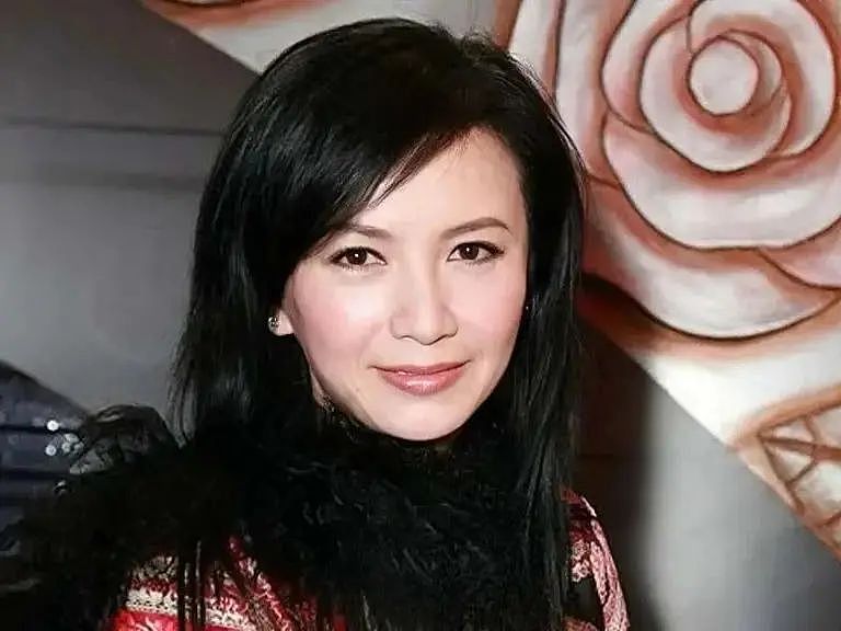 曾是香港一代女神，与梁朝伟同居六年分手，离婚后独自抚养儿子（组图） - 7